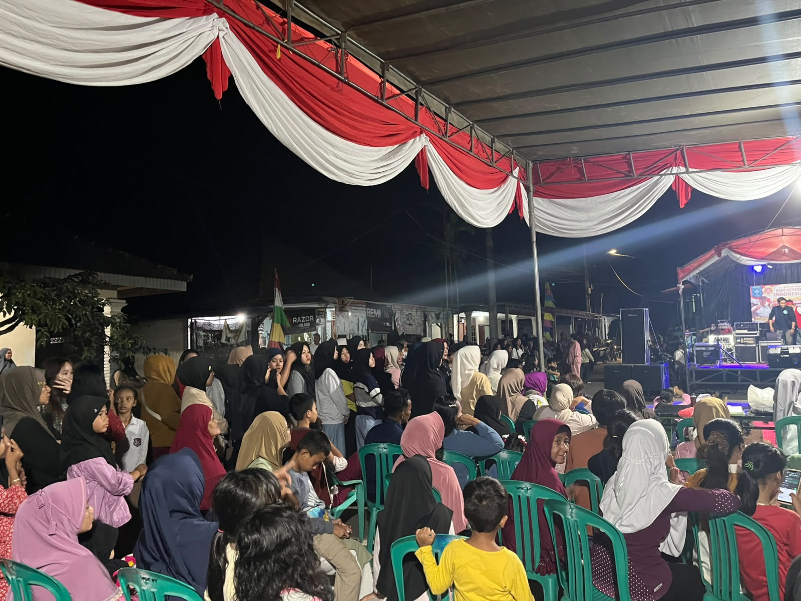 MARAK & MERIAH! LOMBA KARAOKE, FASHION SHOW, DAN DANCE SEMARAKKAN HUT RI KE-81 DI DESA AIR MESU & AIR MESU TIMUR PANGKALAN BARU